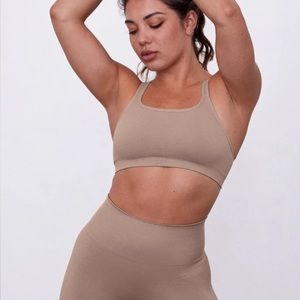 Set active Sculptflex box cut top in sand